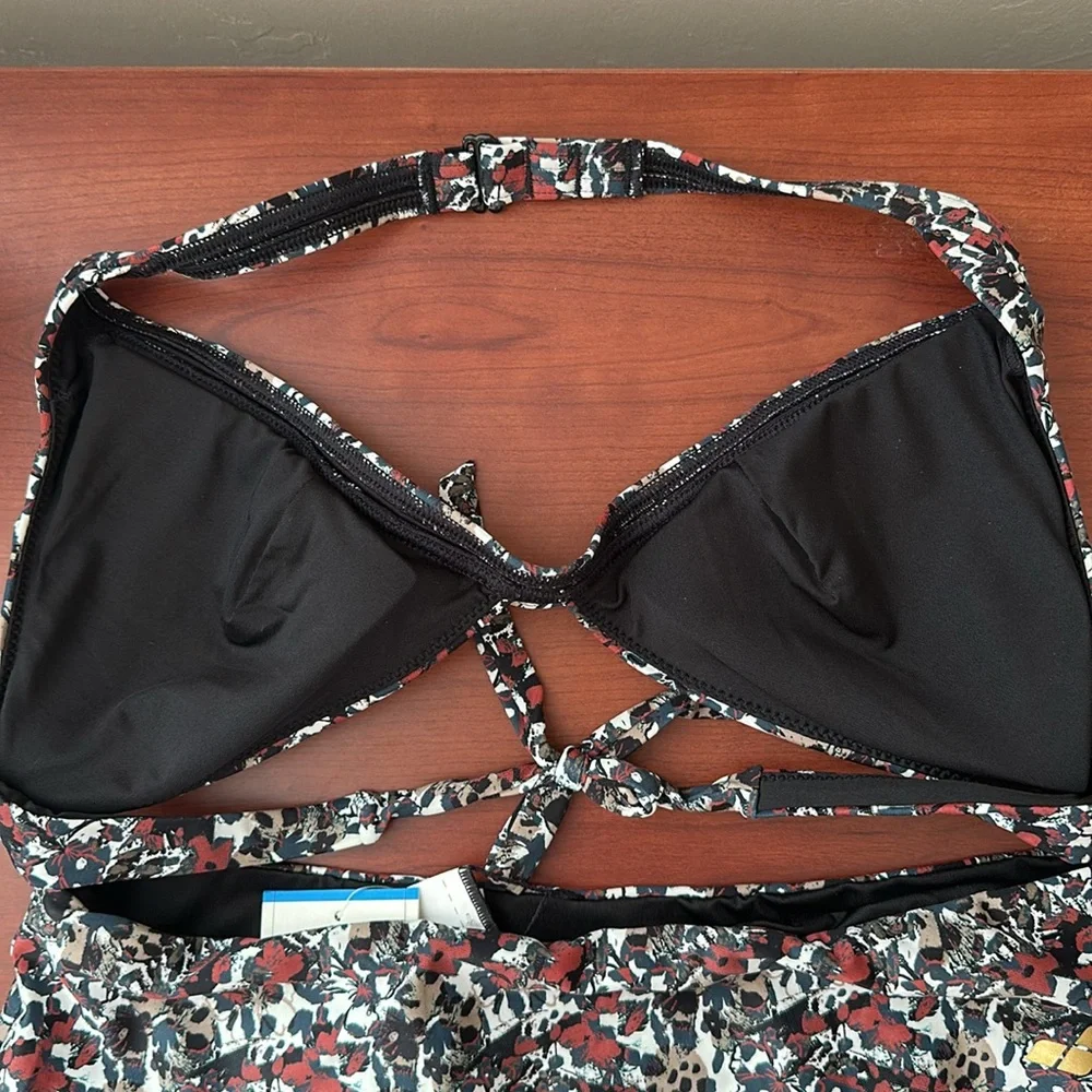 NWT Arena Bikini - Picture 3 of 6